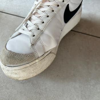 Nike Ayakkabı Kısa Sürede Yırtıldı, Değişim Talebim Reddedildi