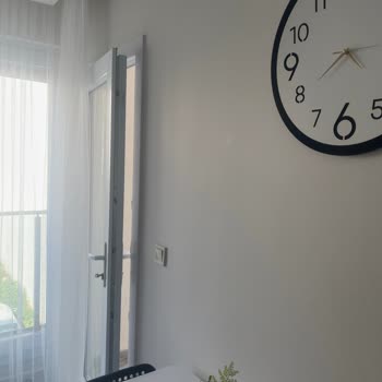 Filli Boya Kum Beyazı Duvarlarda Kolayca İz Bırakıyor