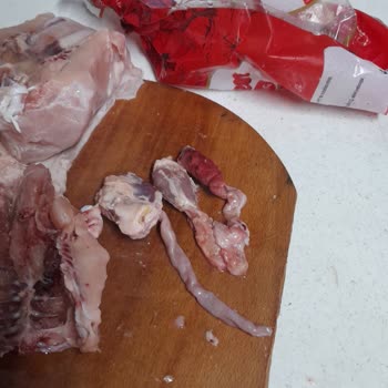 BİM'den Alınan Tavukların Temizlenmemesi Güvenimizi Sarstı