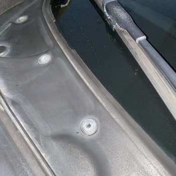 BMW Aracımın Ön Cam Izgarası Kısa Sürede Yıprandı Ve Bozuldu