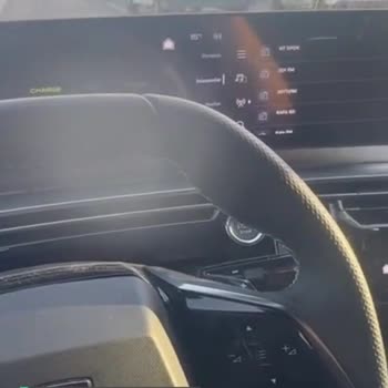 Peugeot E3008 Gt Ekran Kapanma Sorunu!