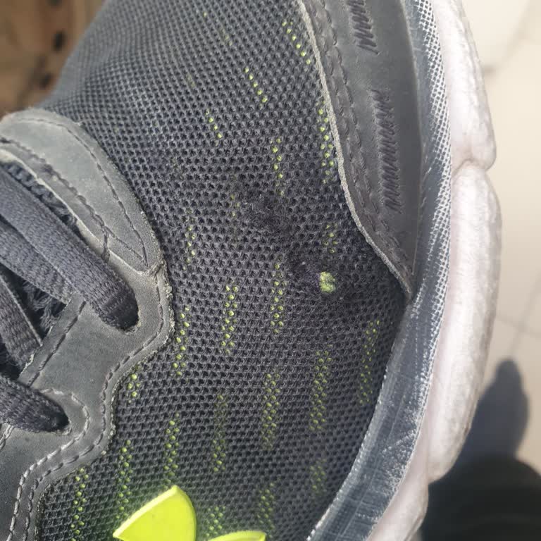 Kısa Sürede Yırtılan Ayakkabıya Çözüm Bulunmadı, Müşteri Mağdur Edildi