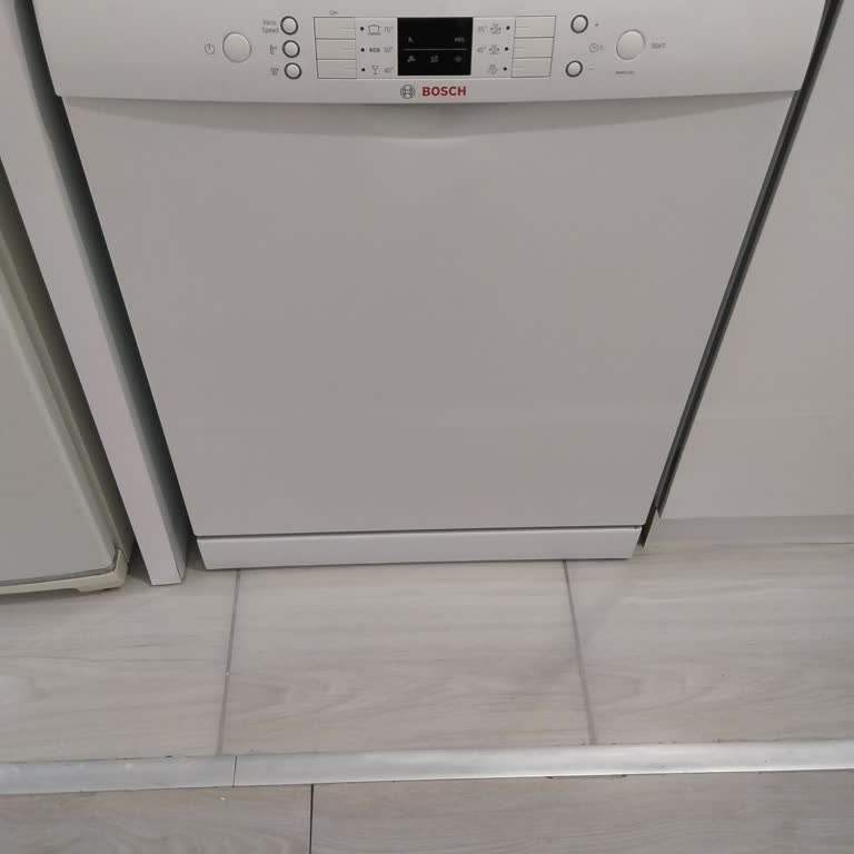 Bosch Bulaşık Makinesinden İlk Yıkamada Yoğun Plastik Kokusu