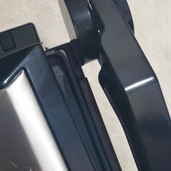 Kumtel Tost Makinesinin Kapağı Kısa Sürede Kırıldı