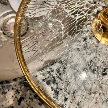 Granit Tencere Kapağı Kendiliğinden Patladı