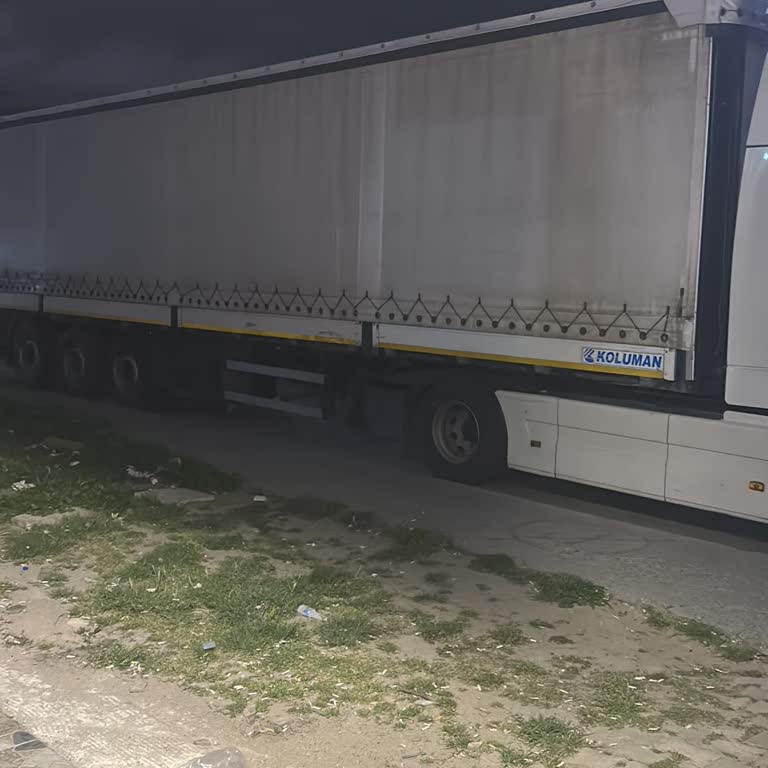 Emniyet Genel Müdürlüğü İş Yeri ve Bina Girişine Park Edilen Tır Mağduriyeti