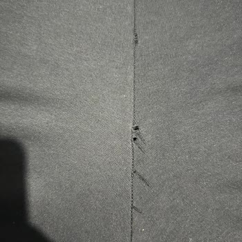 Kısa Sürede Dikişlerinde Sorun Çıkan Jogger Pantolona Olumsuz İnceleme Cevabı