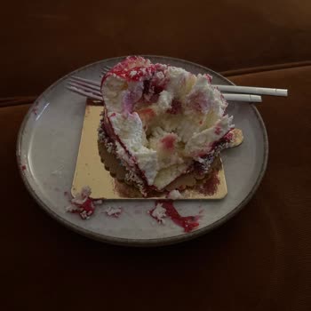 Küçük Pastaların Kreması Hayal Kırıklığı Yarattı