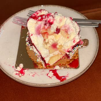 Küçük Pastaların Kreması Hayal Kırıklığı Yarattı