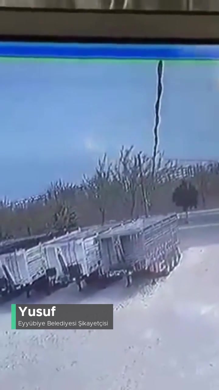 Eyyübiye Belediyesi Aileyi Yok Etmeye Çalışan Belediye Aracı! videonun kapak resmi