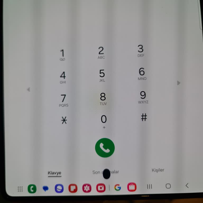 Samsung Fold Ekran Sorunu Tekrarlandı, Yüksek Onarım Ücreti Talep Edildi!