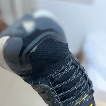 FLOdan Alınan Adidas Ayakkabının Dikişi Kısa Sürede Attı Mağaza Çözüm Sunmadı