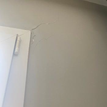 Deprem Sonrası Yetersiz Denetim Ve Bilgi Eksikliği Nedeniyle Siteyi Terk Ettik