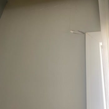 Deprem Sonrası Yetersiz Denetim Ve Bilgi Eksikliği Nedeniyle Siteyi Terk Ettik