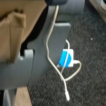 Deveci Nazar Turizm Otobüste Şarj Aletim Kırıldı Muavin ve Şoförlerin Saygısız Tavrı Mağdur Etti