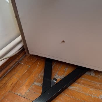 Vivense TV Ünitesi Bir Yılda Kırıldı, Müşteri Hizmetleri Sorunu Çözmedi