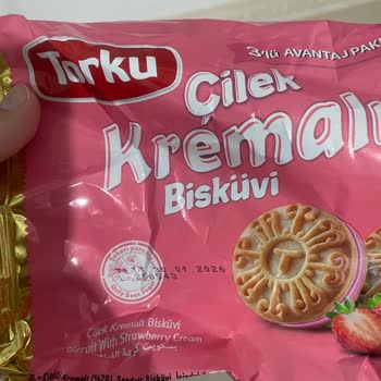 Torku Çilek Kremalı Bisküvi Görseliyle Aldatıyor!