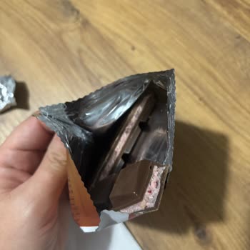 Aldığım Tambol Çikolatanın İçinden Yanlış Dolgu Çıktı, Hayal Kırıklığına Uğradım