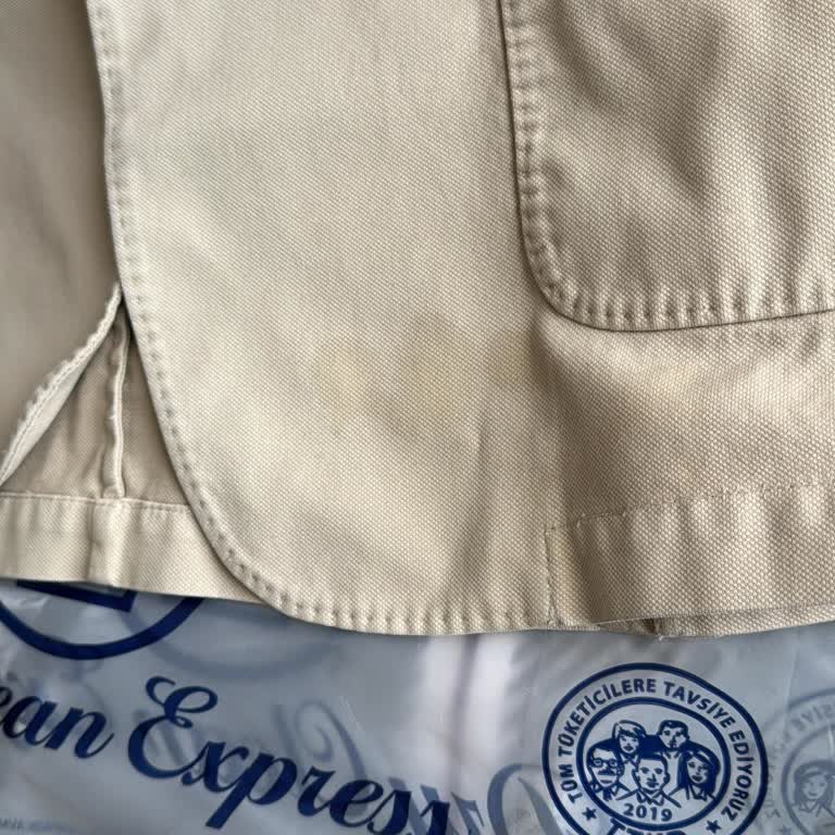 Kuru Temizlemeden Lekeli Ve Kötü Ütülü Ceket Teslim Edildi Mağdur Oldum