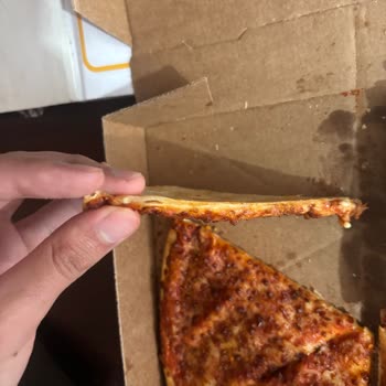 Domino's Pizza'da Ekstra Mozerella Hayal Kırıklığı