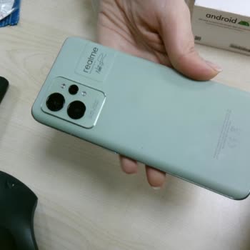 Realme GT2 Pro Güncelleme Sonrası Kronik Ekran Sorunu Ve İlgisizlik