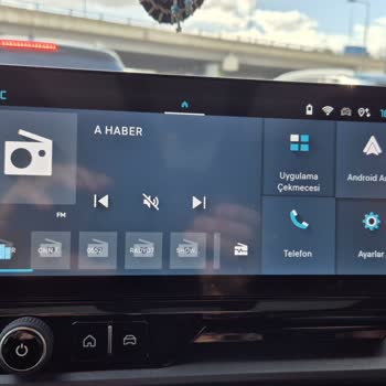 Citroen Berlingo'da Radyo Logoları Sorunu Sürüş Güvenliğini Olumsuz Etkiliyor