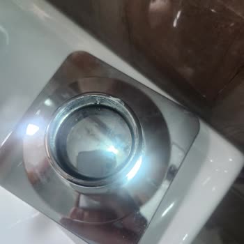 Klozet Bas Çek Modelinde Sürekli Su Sızdırma Ve Yetersiz Destek