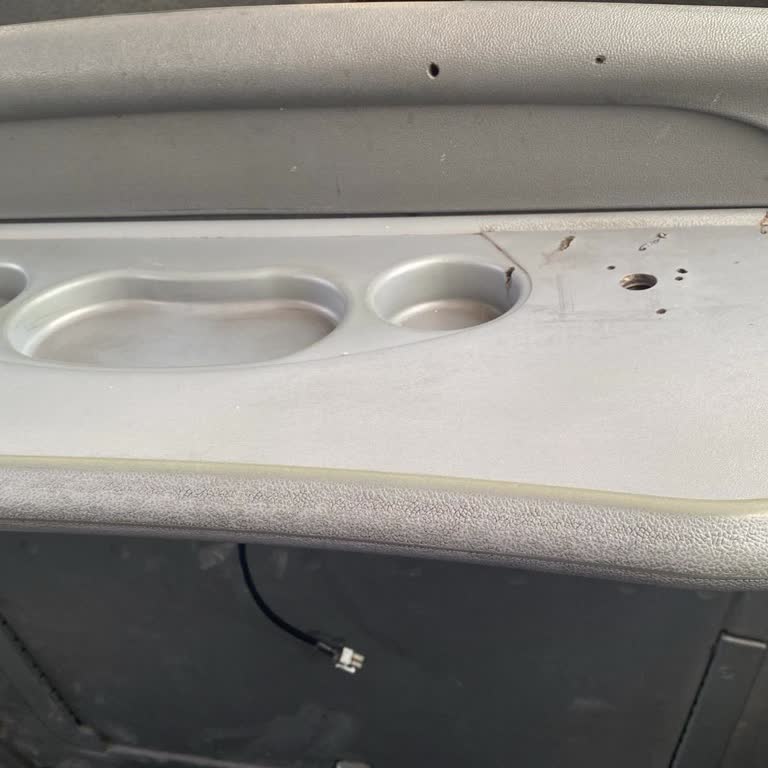 Kirli Ve Eski Otobüs, İlgisiz Muavin Deneyimi