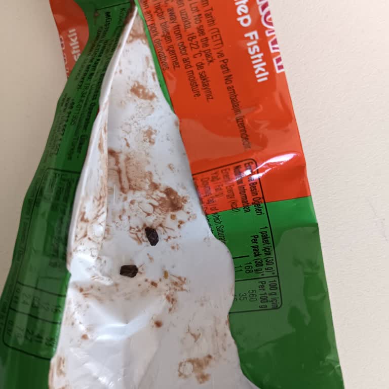 Ülker Çokonat Gofret İçinden Yabancı Madde Çıkması Ve İlgisiz Müşteri Hizmeti