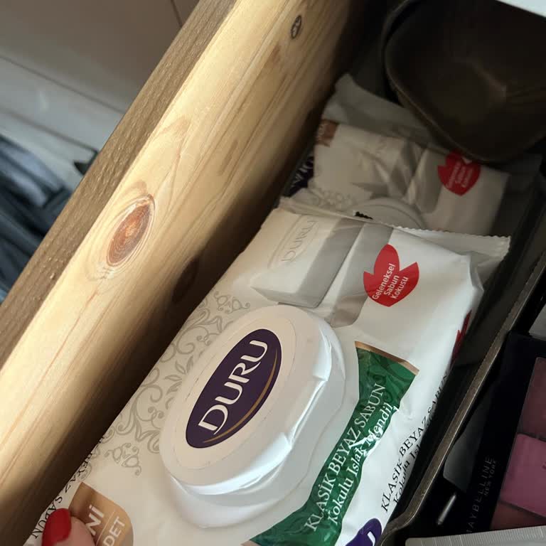 Duru Klasik Beyaz Sabun Kokulu Islak Mendilin Ağır Kokusu Ve İnce Yapısı Hayal Kırıklığı