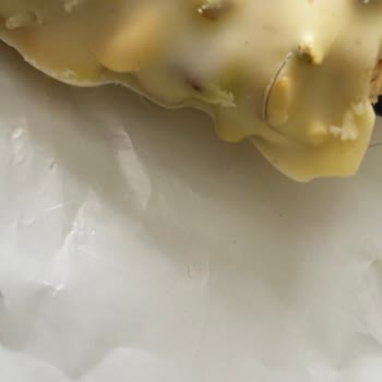 Ülker Çokonat Beyaz Çikolatalı Gofret İçerisinde Kıl Çıkması