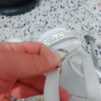Satın Aldığım Sandaletin Kusurlu Gelmesi Ve Değişim Sorunu