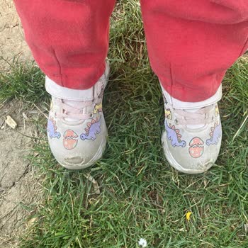 Aldığım Çocuk Ayakkabısı 2 Haftada Yırtıldı, Kimse İlgilenmiyor