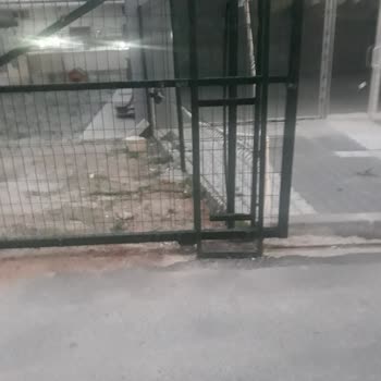 Yaya Yolu Kapatıldı, Yayalar Asfalttan Yürümek Zorunda Kalıyor