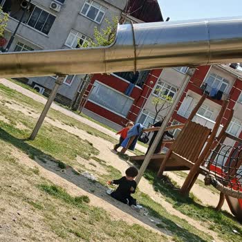 Bayrampaşa Millet Bahçesinde Küçük Çocuklar İçin Uygun Park Yok