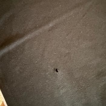 Yeni Alınan Tişörtte Kısa Sürede Oluşan Delikler Ve Yetersiz Geri Bildirim