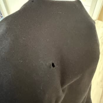 Yeni Alınan Tişörtte Kısa Sürede Oluşan Delikler Ve Yetersiz Geri Bildirim