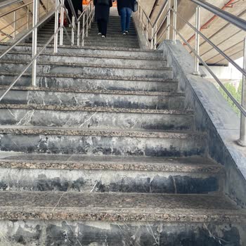 İstanbul Fuar Merkezi Metro Durağında Süregelen Merdiven Ve Yol Sorunları