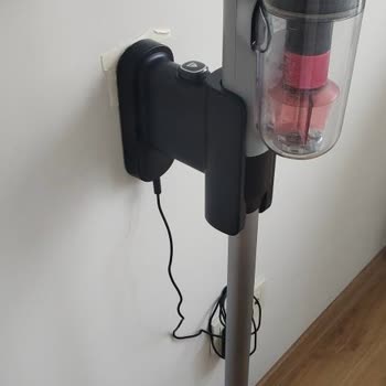 Duvara Monte Edilemeyen Süpürge Ve İlgisiz Müşteri Hizmeti