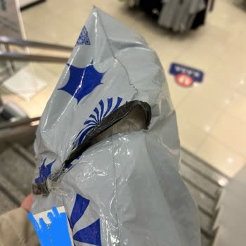 LCW Mağazasında Açılmış Kargo İle Karşılaşmak Can Sıkıcı Bir Deneyim