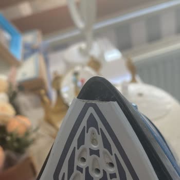 My Philips Azur Steam Iron Soleplate Cracked Easily and Started Tearing Clothes