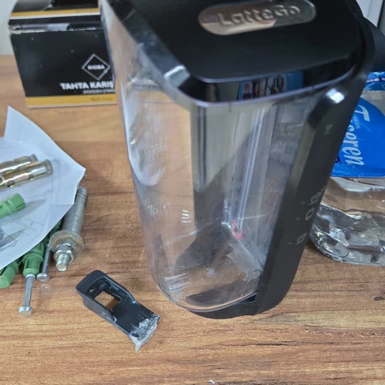 My Philips LatteGo Milk Container Cracked and I Want a Free Replacement