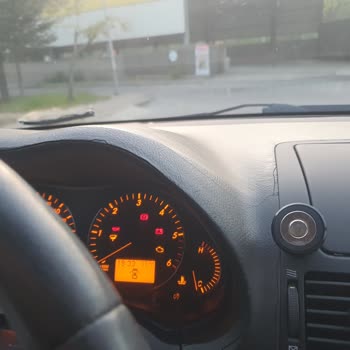 Toyota Sold Me an Avensis With a Dashboard That Cracked on Its Own Over Time
