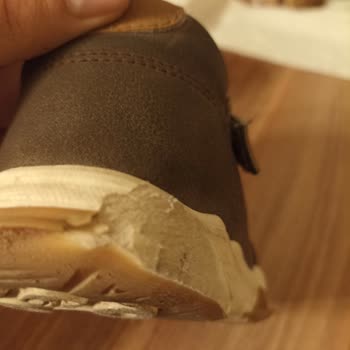 Vicco Ayakkabı Su Geçiriyor Ve Tabanı Hızla Eriyor