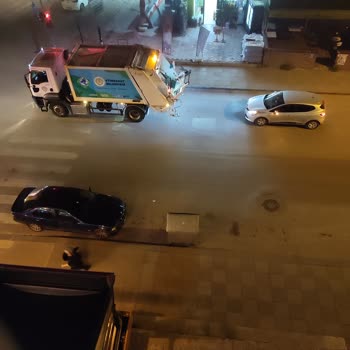 Çöp Toplama Hizmetindeki Dikkatsizlik Ve Düzensizlik