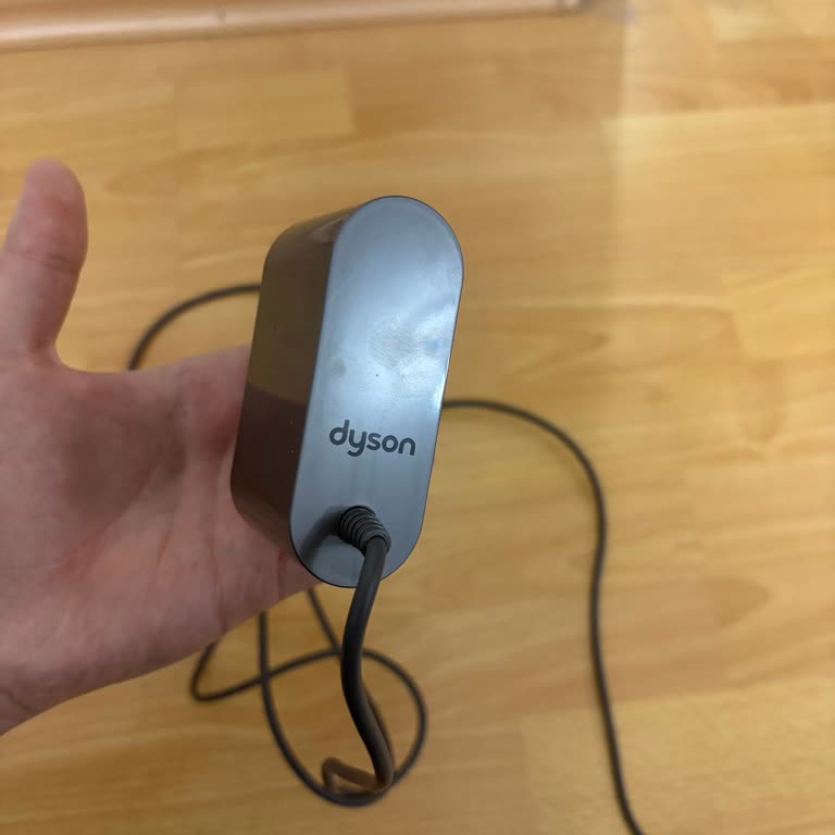 Stokta Olmayan Adaptör Nedeniyle Dyson Süpürgem Kullanılamaz Durumda