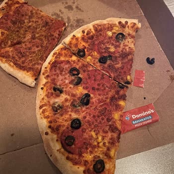 Pizzada Malzeme Eksikliği Ve Beklentinin Altında Lezzet