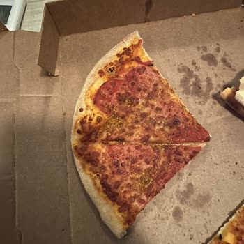 Pizzada Malzeme Eksikliği Ve Beklentinin Altında Lezzet