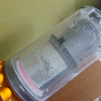 Dyson V15'te Kronik Filtre Ve Tasarım Sorunu: Kullanılamayan Süpürge