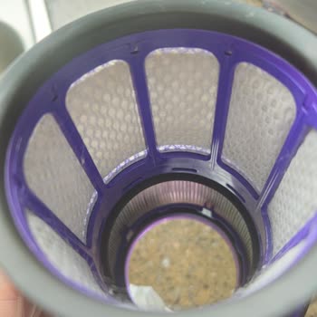 Dyson V15'te Kronik Filtre Ve Tasarım Sorunu: Kullanılamayan Süpürge